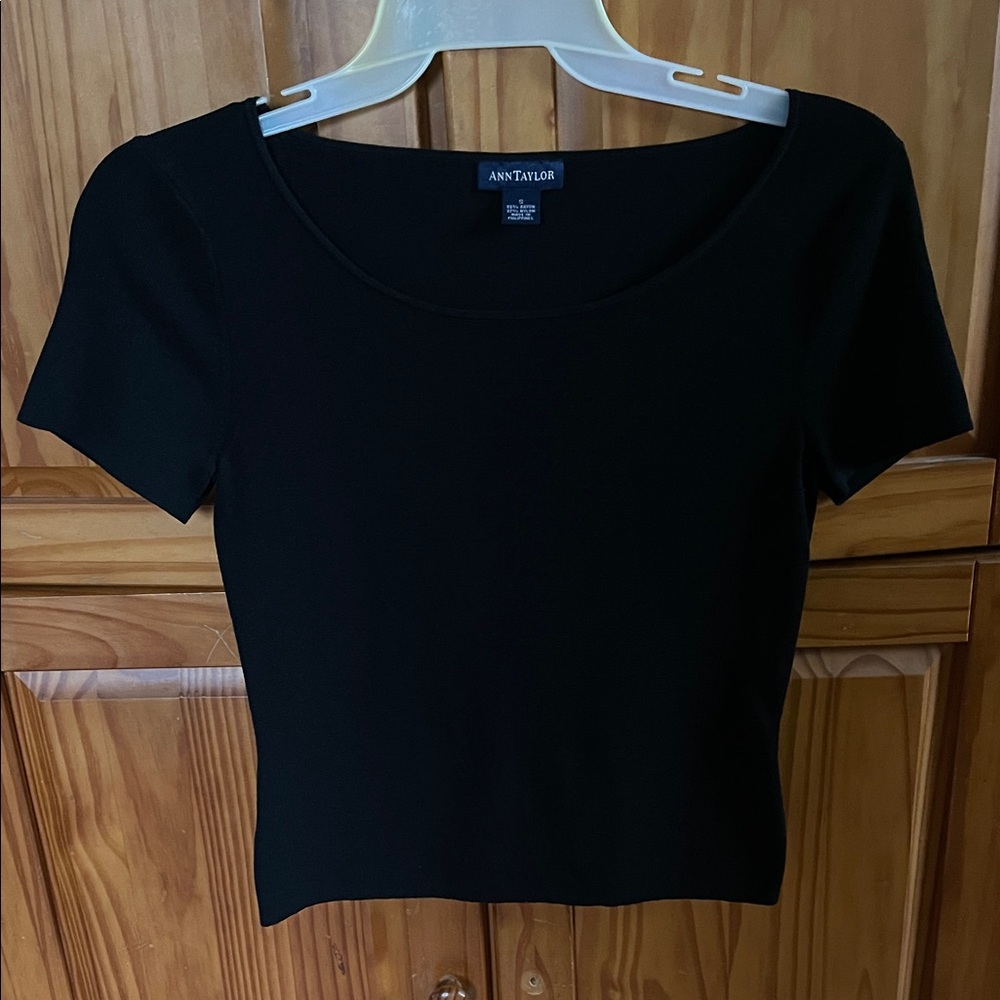 Ann Taylor Black Scoop Neck Short Sleeve Tee
